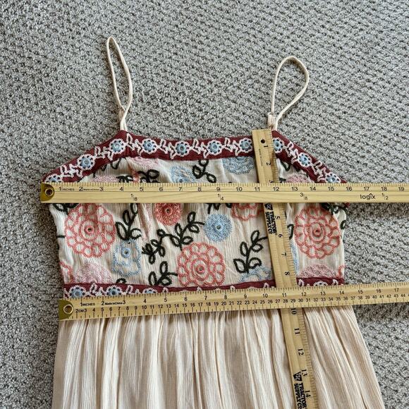 Elegant Floral Embroidered Maxi Dress - Picture 5 of 10